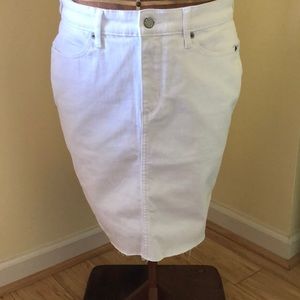 NWT Banana Republic white denim mini skirt with raw edge hem size 8